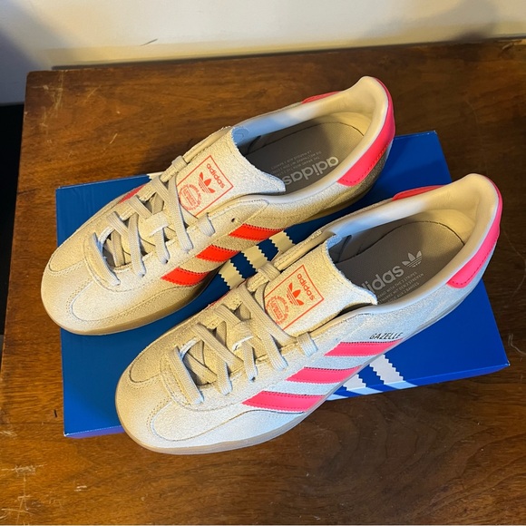 adidas Gazelle Women’s Sneakers in Cream with Pink Stripes - Picture 5 of 9